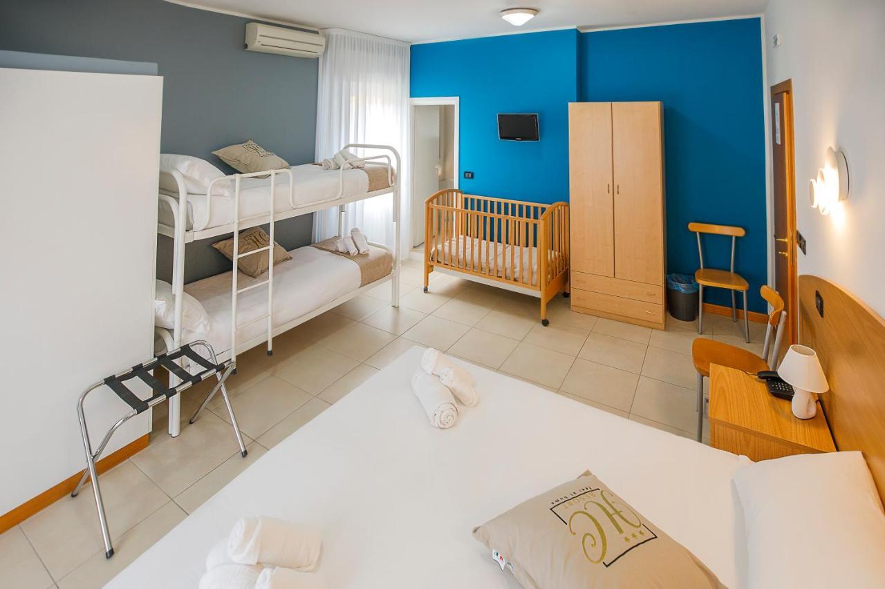 Hotel Hc Resort Lignano Lignano Sabbiadoro Exterior photo